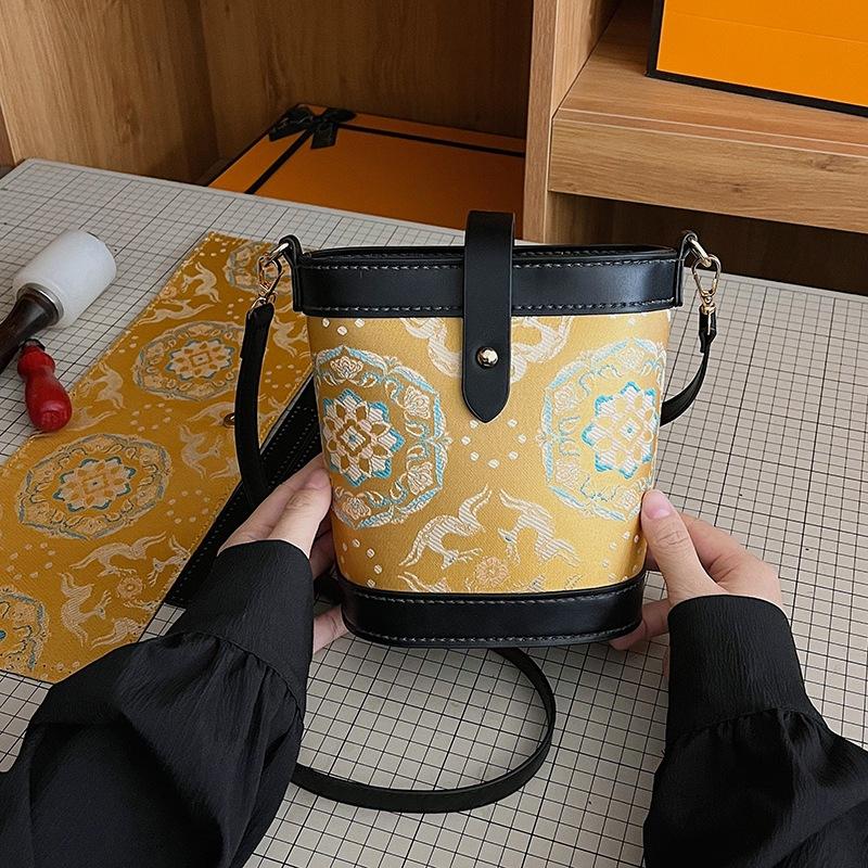 Leatherwork Drawing - Borsa Fai-da-Te Lavorata a Maglia -