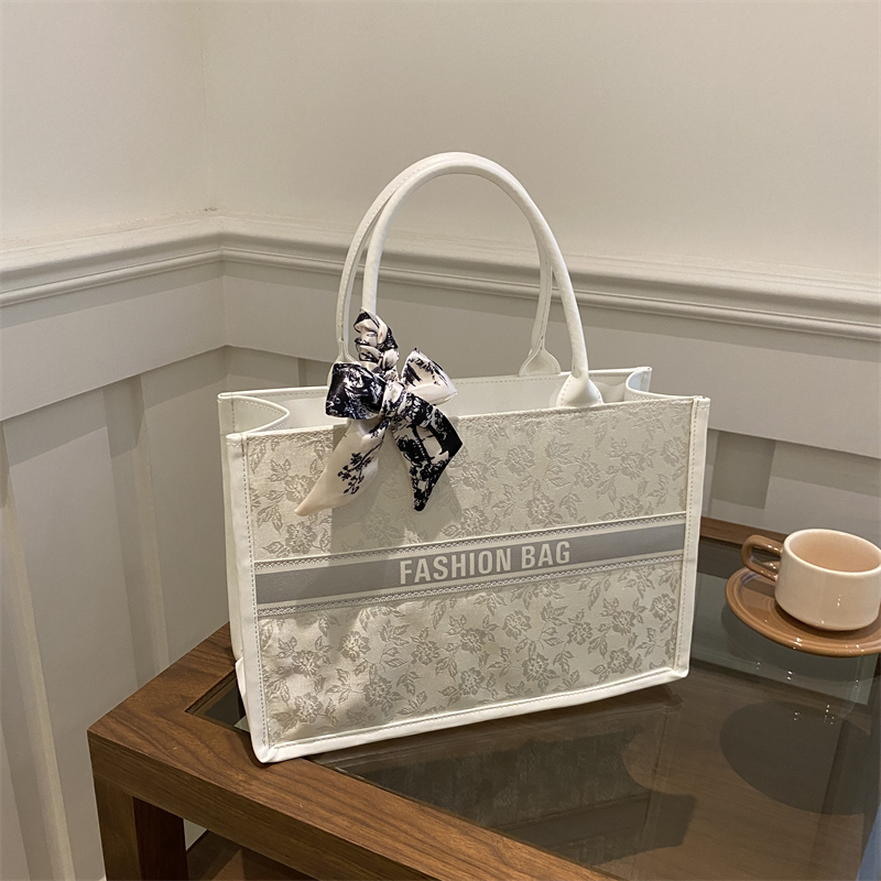 Borsa Tote Elegante di Lusso p - Leatherwork Drawing recensione e prezzo