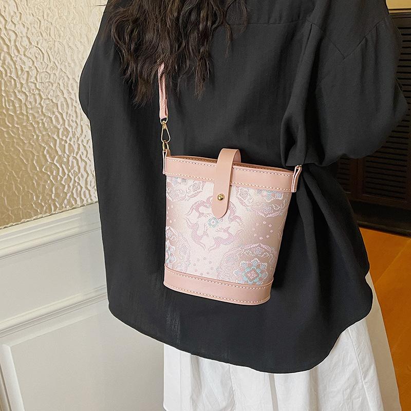 Borsa Fai-da-Te Lavorata a Mag - Leatherwork Drawing recensione e prezzo